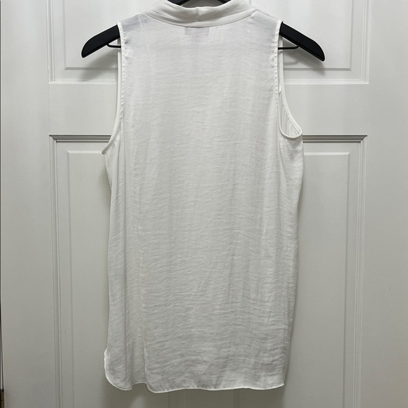Vince Camuto White Flowy V Neck Sleeveless Blouse - Size XS - Picture 13 of 15